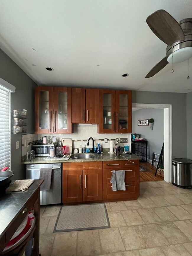 Building Photo - 10 Ashland St