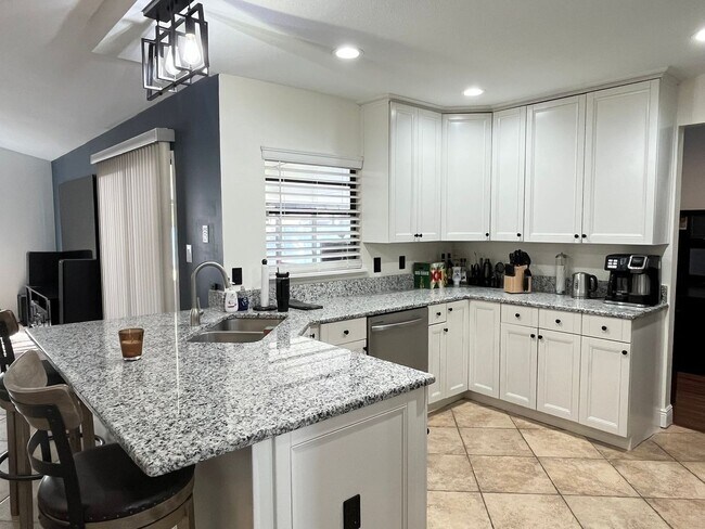 Building Photo - 947 Wages Way