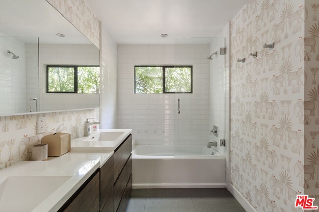 Building Photo - 3554 Alginet Dr