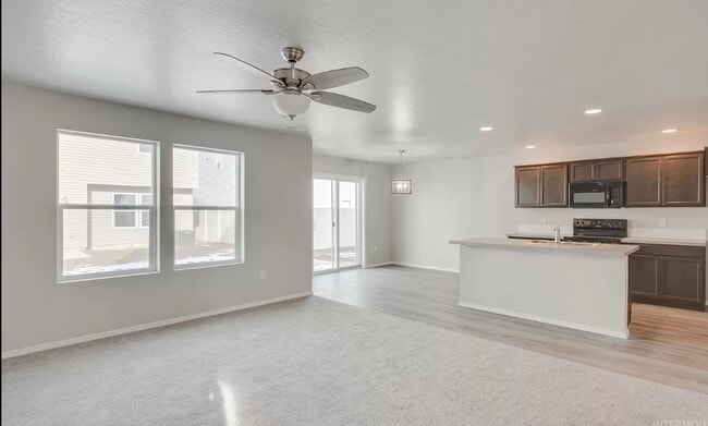 Building Photo - Beautiful brand new 3 bed/2.5 bath home in...