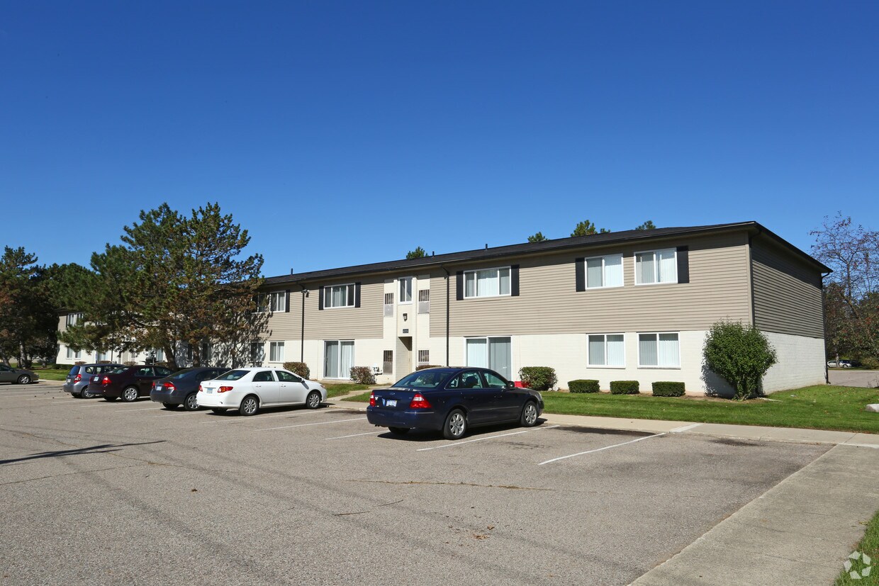 Village Squire Apartments Canton