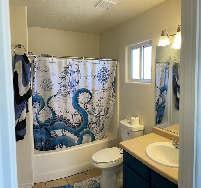 Primary Bath - 4231 Vuelta Colorada