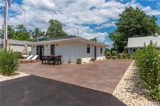 Building Photo - 1014 Main St