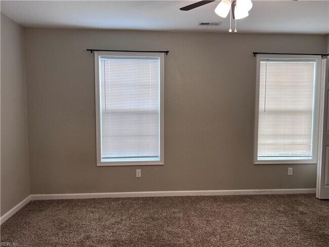 Building Photo - 1315 W 27th St