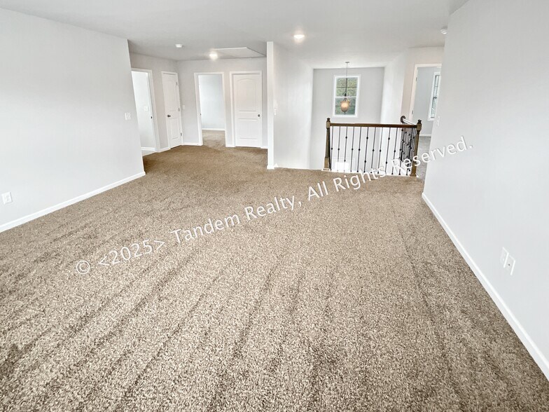 Building Photo - 8020 Forest Hills Dr