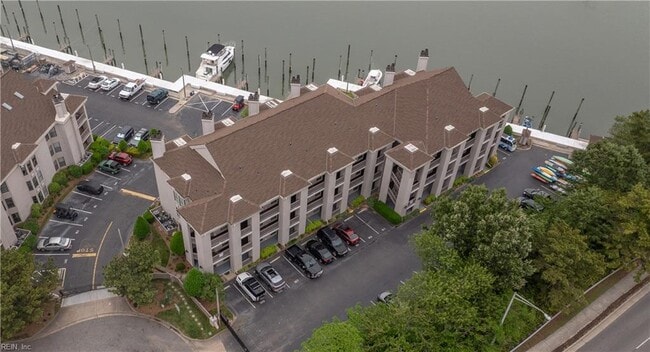Building Photo - 401 Harbour Point