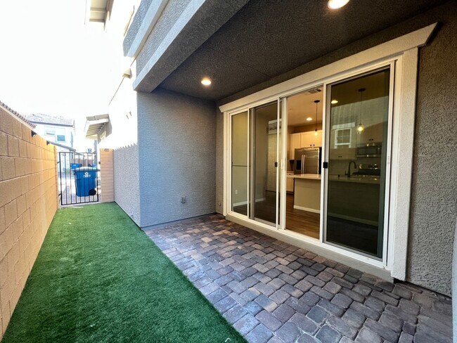 Building Photo - 534 Celebratory Pl