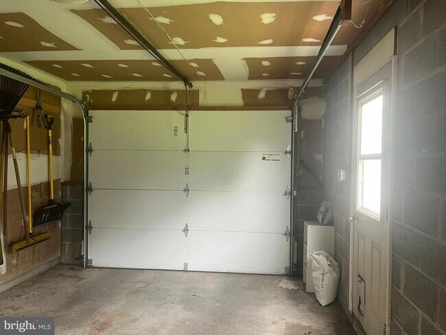 Building Photo - 5551 Doubs Rd