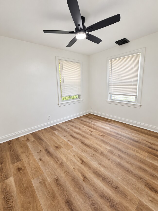 Building Photo - 902 Camden Ave