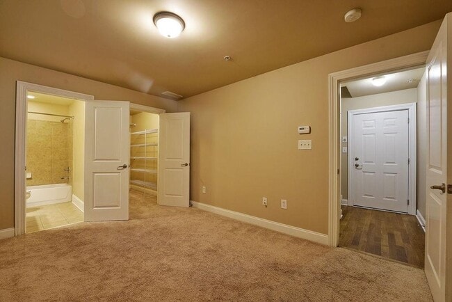 Building Photo - 307 Le Gran Bend