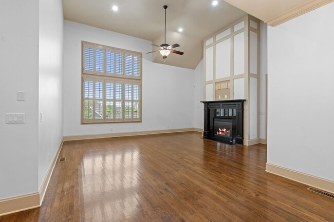 Building Photo - 444 Wild Elm St
