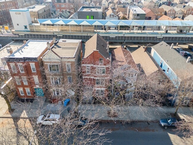 Building Photo - 2011 W Cullerton St