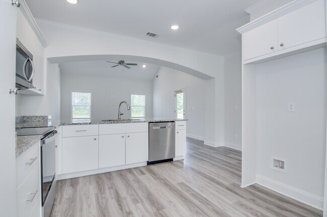 Building Photo - 326 Agape Ln