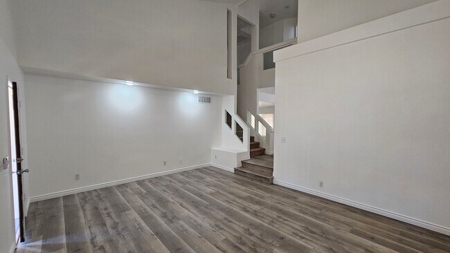 Building Photo - 4 Bedrooms near Silverado Ranch!