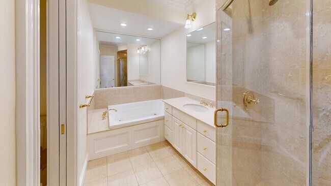 Building Photo - 22 Beacon St