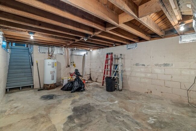 Building Photo - Brick home, Two Story, Hardwoods, DR, 2 Sun Rooms, FP, Carport!.