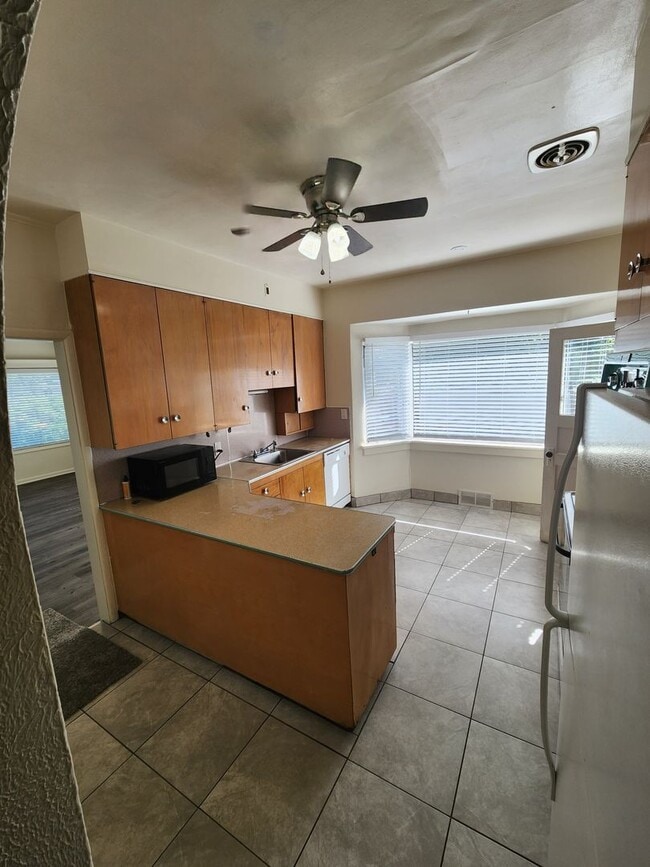 Building Photo - Three Bedroom Home; 1,800 sq ft, 2 car Garage