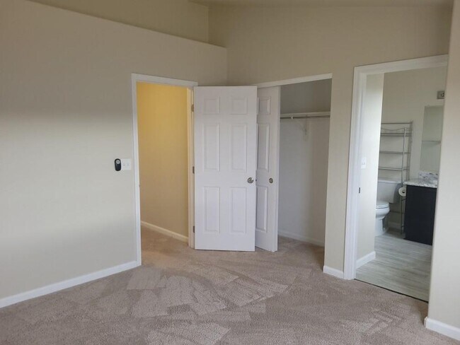 Building Photo - Charming 2BR Townhome in Aurora