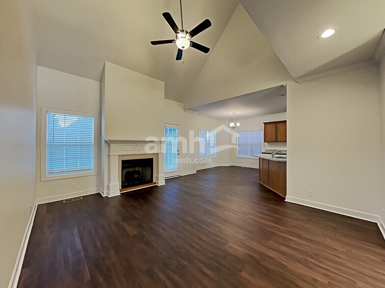 Building Photo - 3043 Holderwood Dr