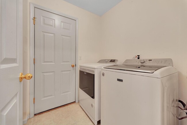 Building Photo - 352 Brookfield Dr