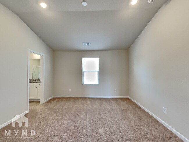 Building Photo - 14 New Villas St