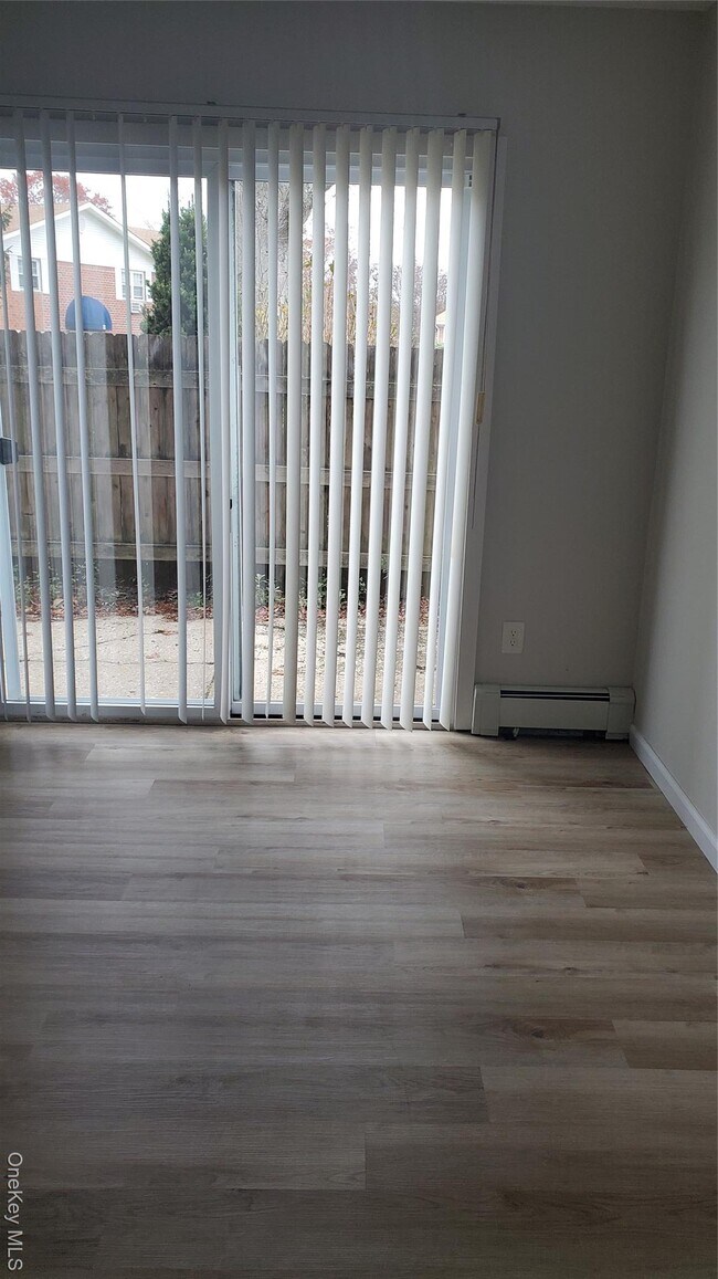 Building Photo - 460 Old Town Rd