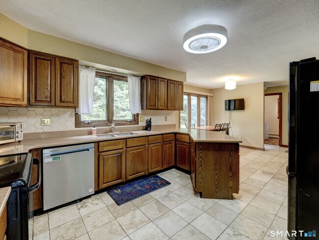 Building Photo - 522 Springfield Rd