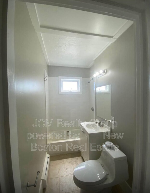 Building Photo - 23 Mall St