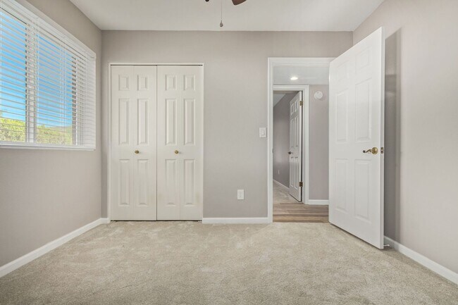 Building Photo - Central & Thunderbird 3 bdrm 2 bath Home w...