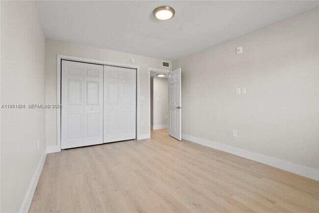 Building Photo - 1101 NE 80th St