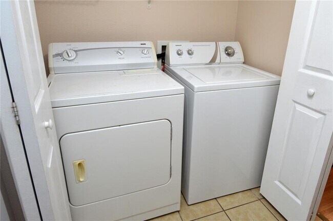 Building Photo - 8653 Fancy Finch Dr