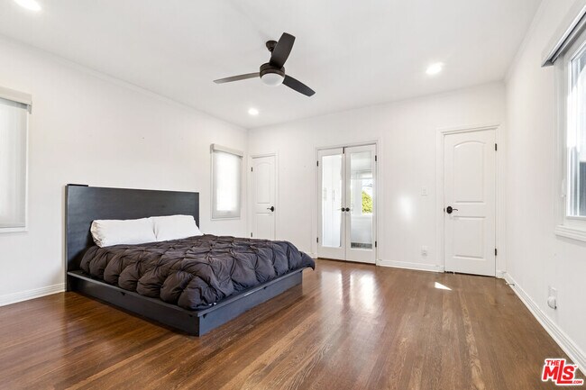 Building Photo - 956 S Longwood Ave