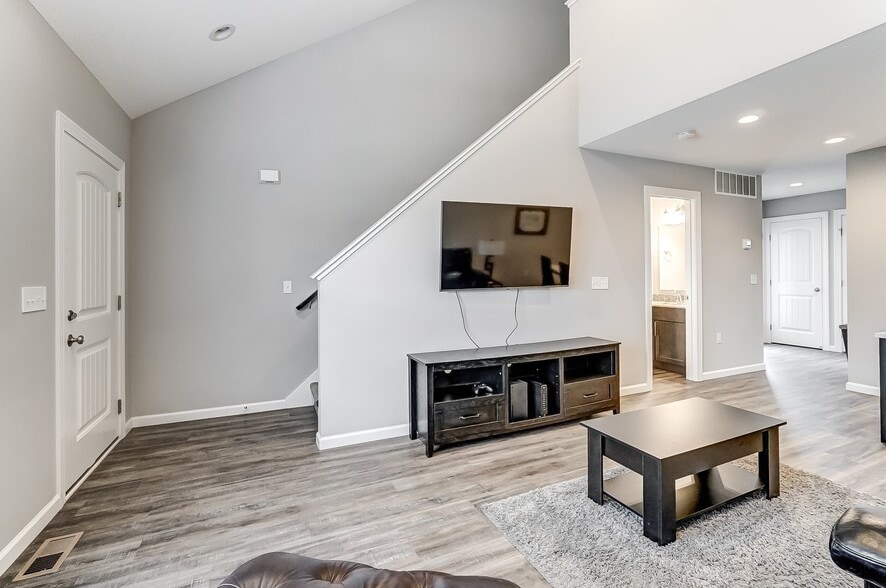 2 Story 2 Bedroom 2.5 bath - Ledgestone Townhomes