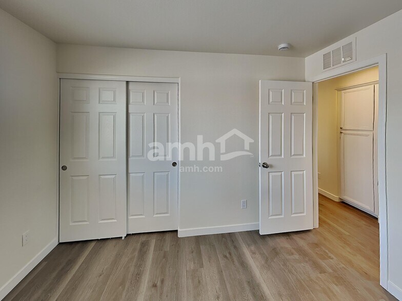 Building Photo - 1029 Maple Pines Ave