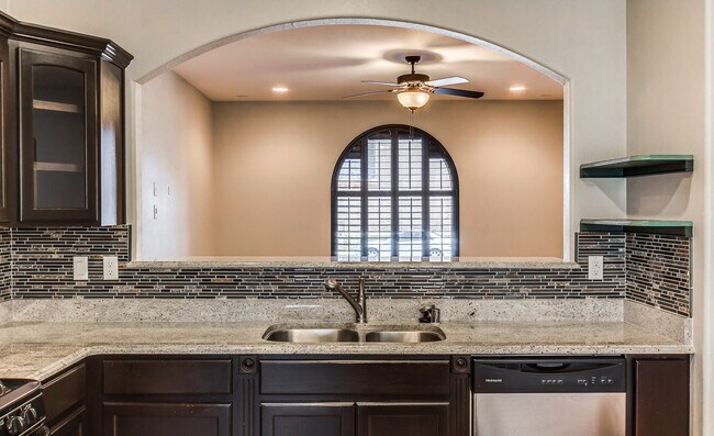 Building Photo - Home For Rent - Beautiful 4 Bedroom Home in Tierra Del Este Subdivision w/ Refrigerated Air!