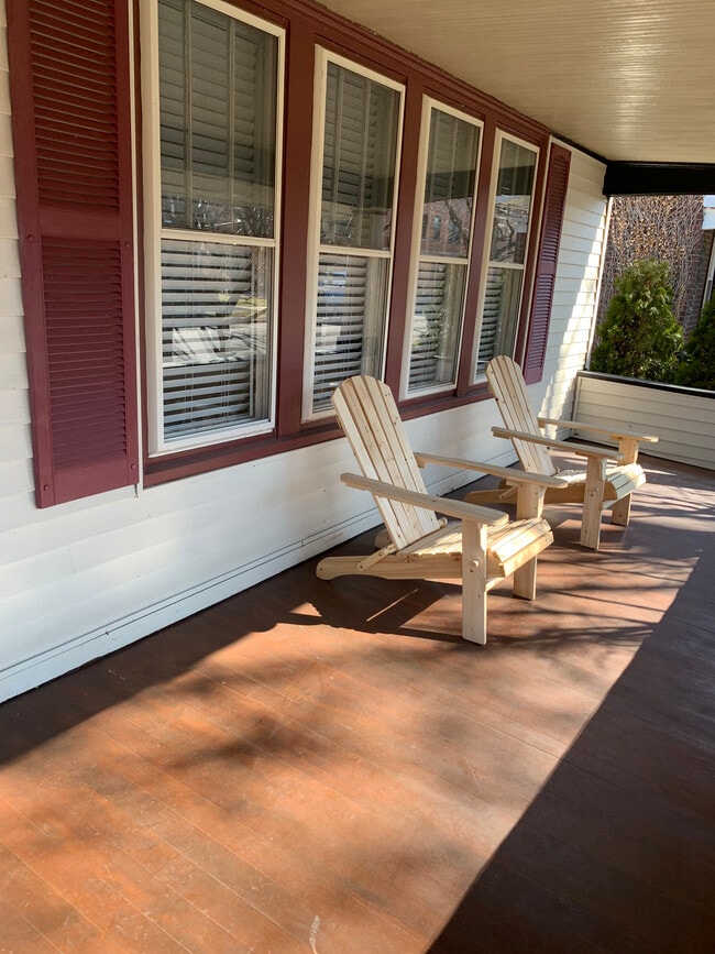 Building Photo - 1222 Beaconsfield Ave