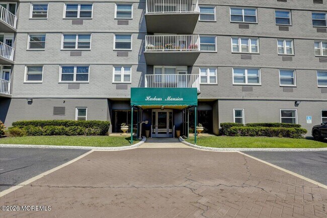 Building Photo - 675 Ocean Ave N