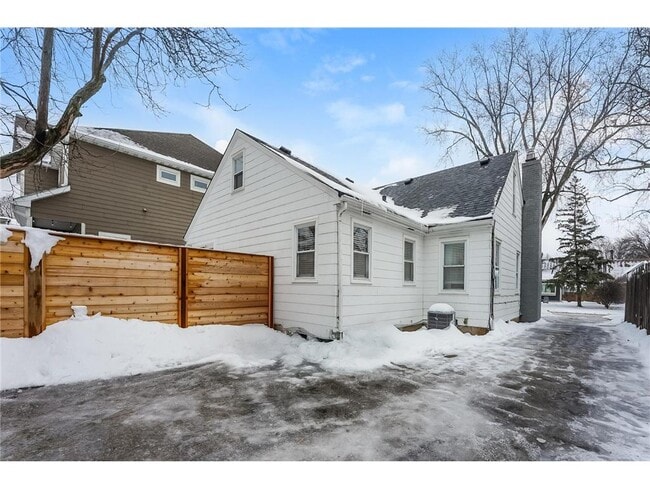 Building Photo - 5928 York Ave S