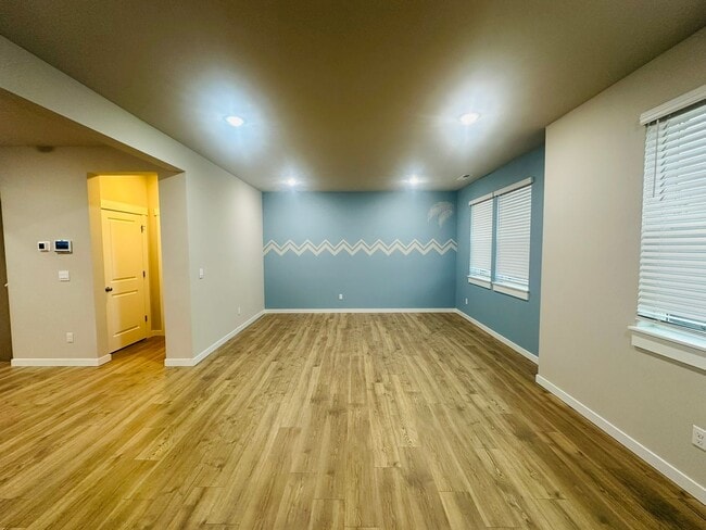 Building Photo - Newer 3-Story 3 Bedroom DR Horton Home in Lake Stickney/Everett - SHORT TERM LEASE OFFER