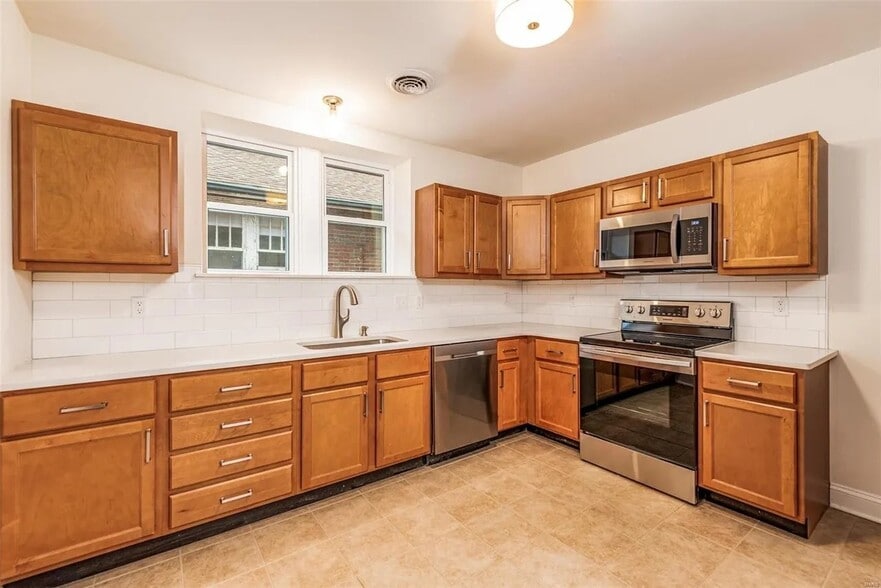 kitchen - 7136 Amherst Ave