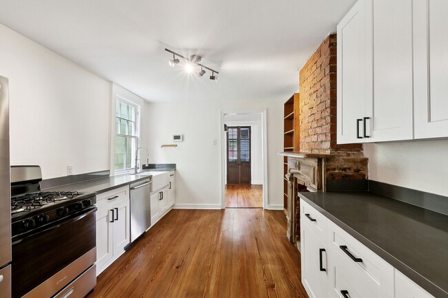 Building Photo - Precious Marigny Cottage! Must See!