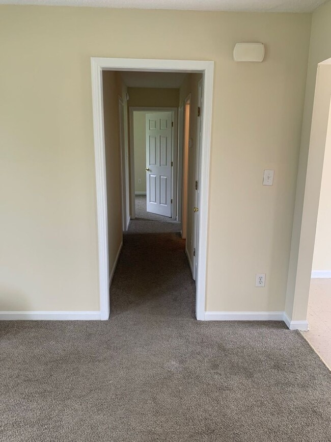 Building Photo - Great Location for VA Commuter/ Camden Cou...