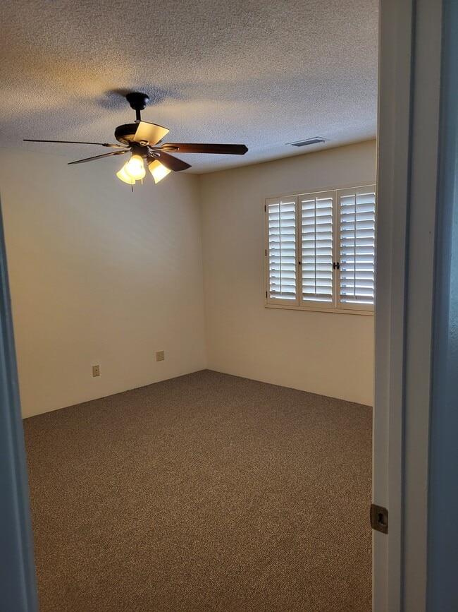 Building Photo - 333 Rim Rock Cir