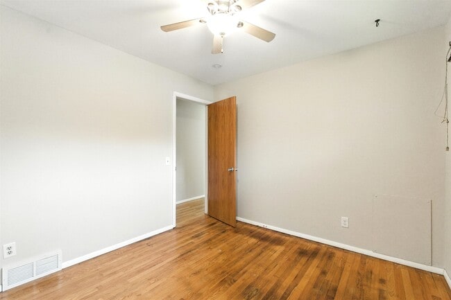Building Photo - 438 Falcon Cir