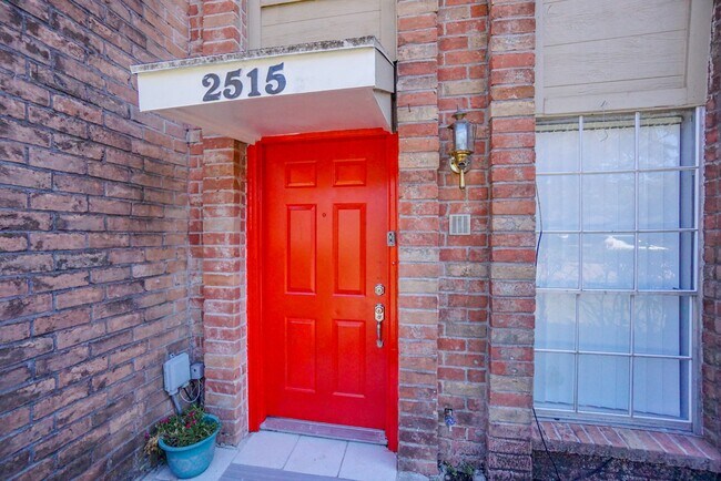 Building Photo - 2515 Oak Hill Dr