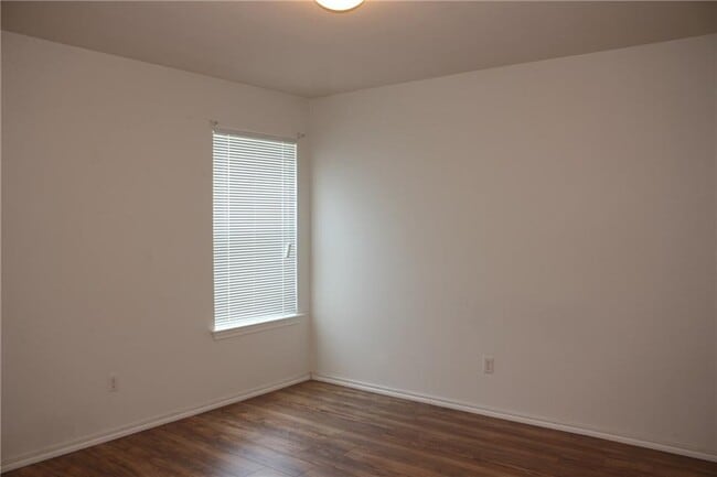 Building Photo - 107 Outfitter Dr