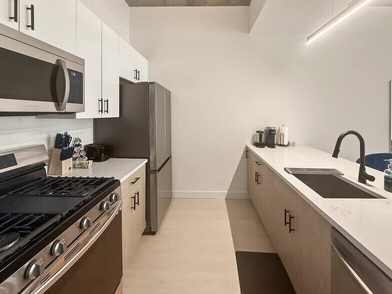 Building Photo - 1247 N 2nd St