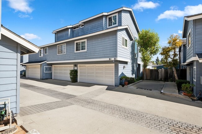 Building Photo - Comfortable 2-Bed, 2-Bath Home in Costa Mesa Near Shops, Restaurants & Lifestyle Hotspots