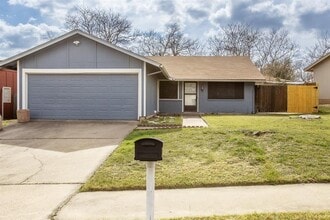 Building Photo - 1303 Barrington Dr