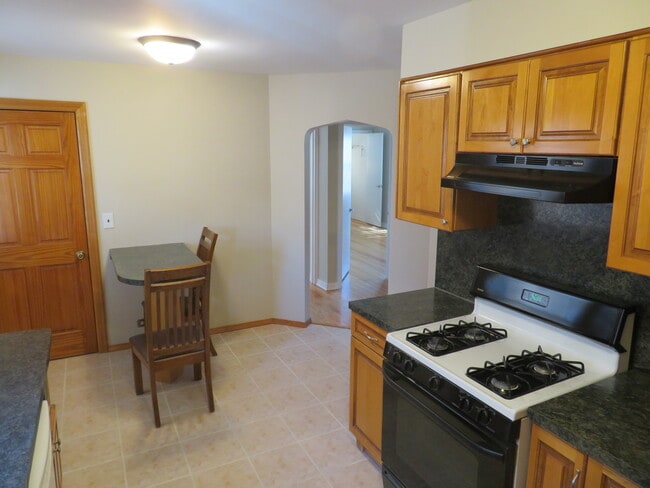 Building Photo - 6948 W Wellington Ave